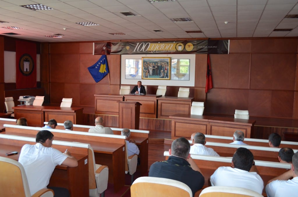 Mbahet takim publik me qytetarë