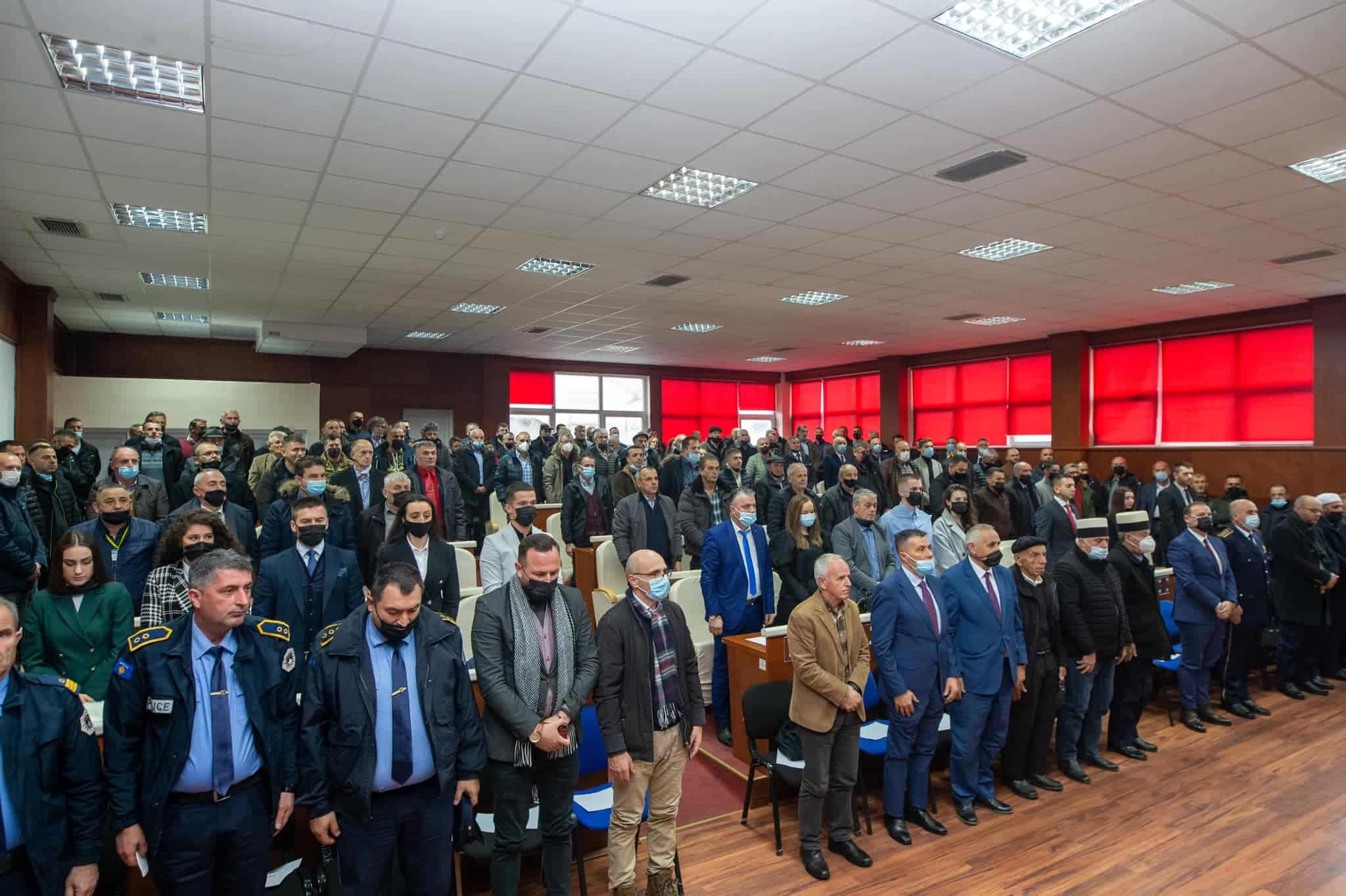 Gjatë seancës inaguruese të Kuvendit Komunal të Junikut