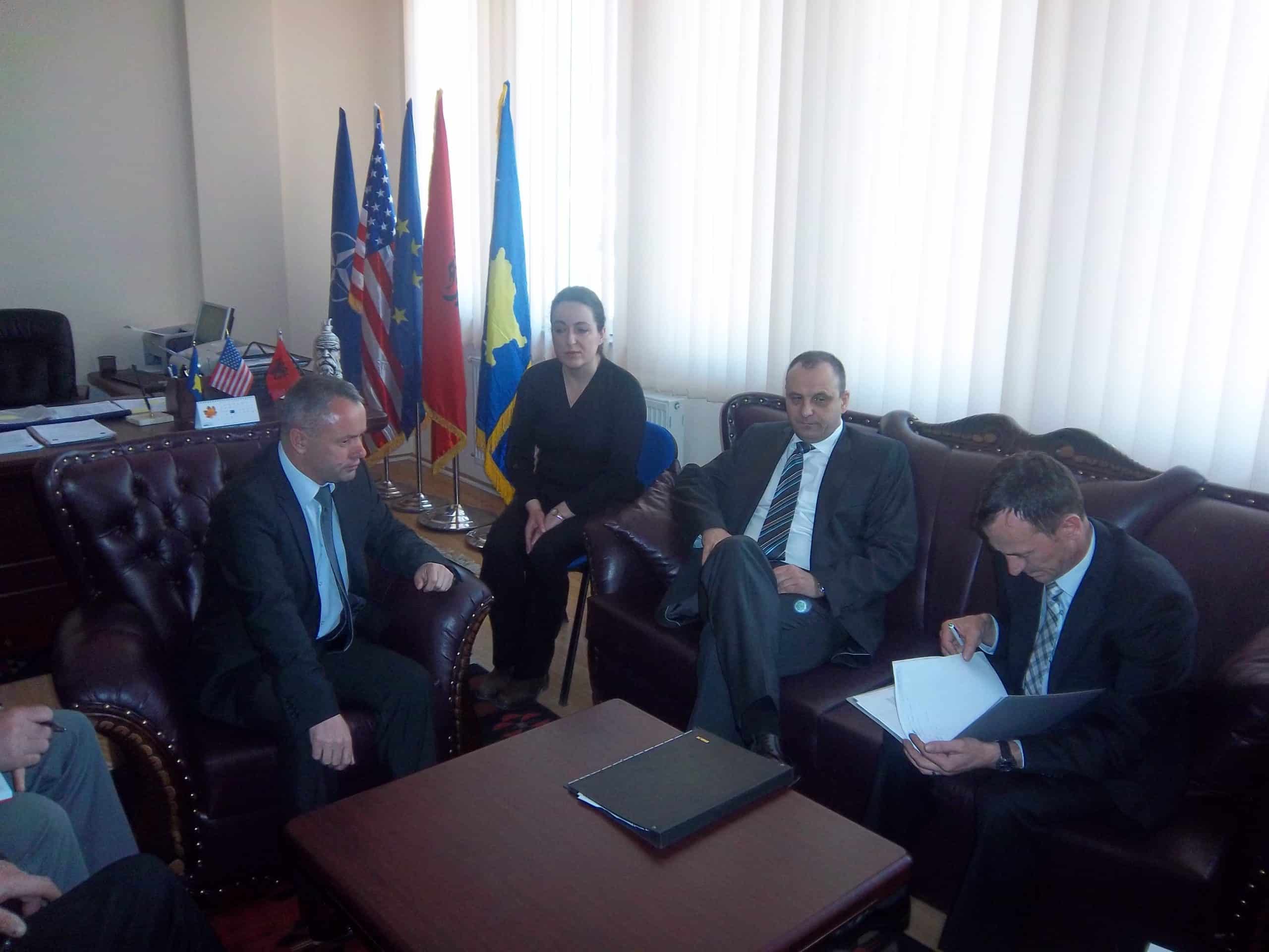 Zëvendëskryeministri i Kosovës dhe Ministri i Administrimit të Pushtetit Loka qëndroi të enjten në Junik