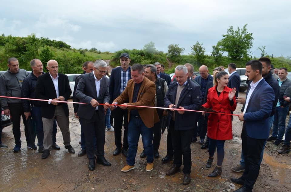 E organizuar nga organizata “ Save the Children “ , në bashkëpunim me komunën e Junikut u shënua 1 Qershori dita ndërkombëtare e fëmijëve. Ne kuadër të këtij aktiviteti janë organizuar lojëra me fëmijë, vizatime etj. Të gjithë fëmijëve ju dëshirojmë sukses në jetë. Urime dita ndërkombëtare e Fëmijëve !