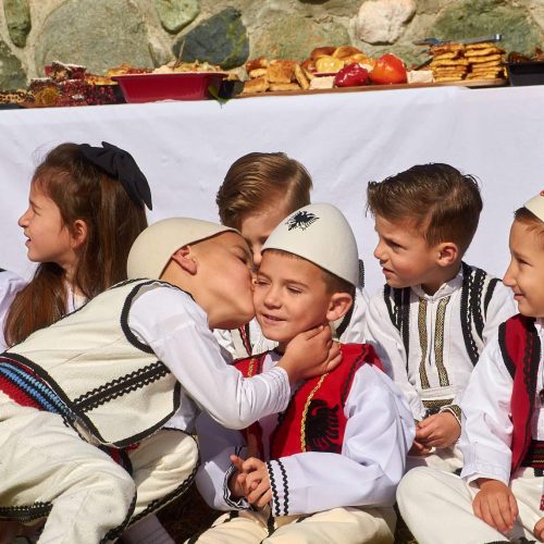 Dita e Gështenjës në Junik, festë e traditës, natyrës dhe mikpritjes…